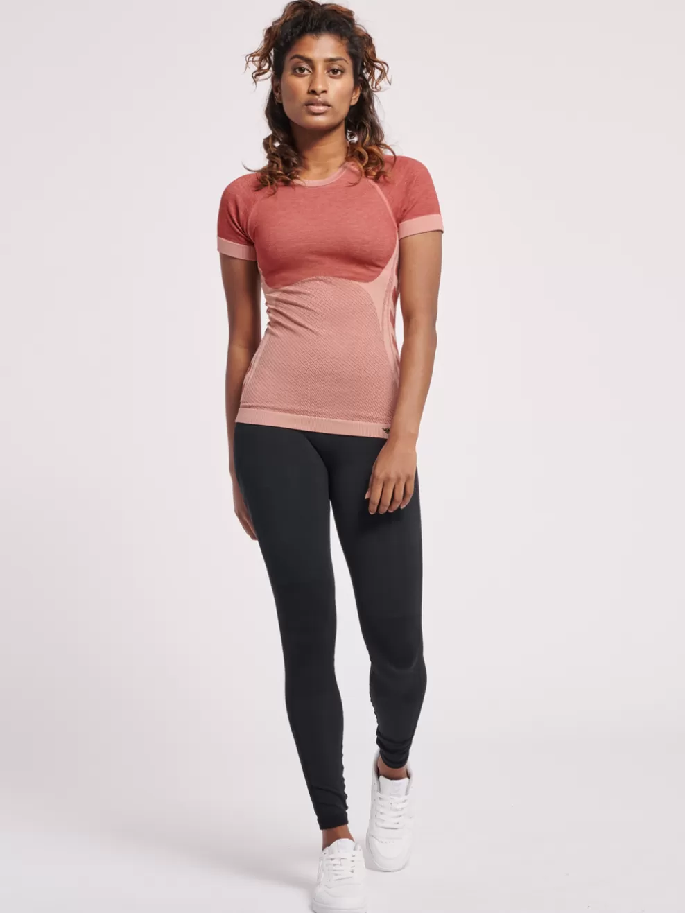 hmlCLEA SEAMLESS TIGHT T-SHIRT*hummel Store