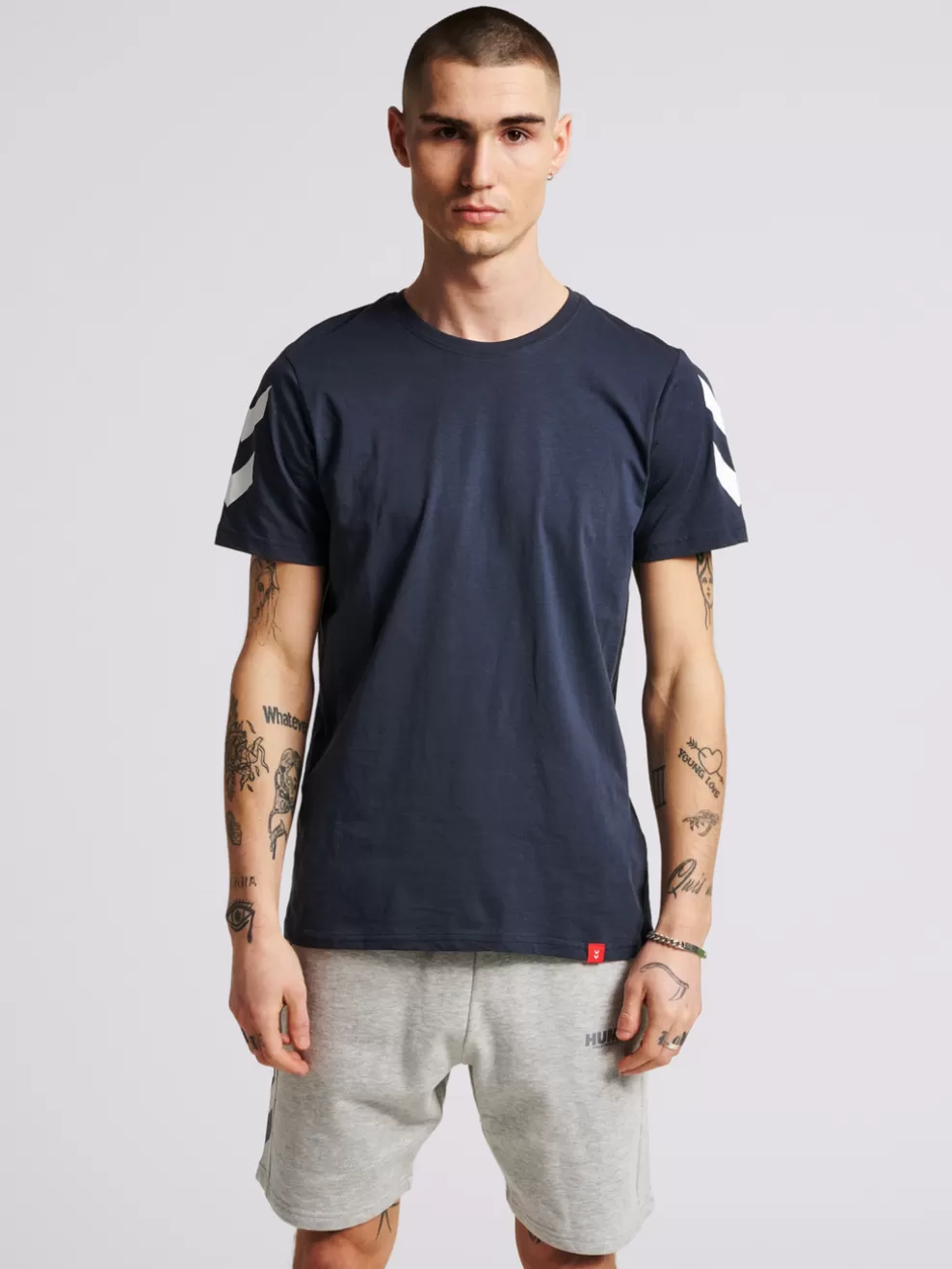 hmlLEGACY CHEVRON T-SHIRT*hummel Online