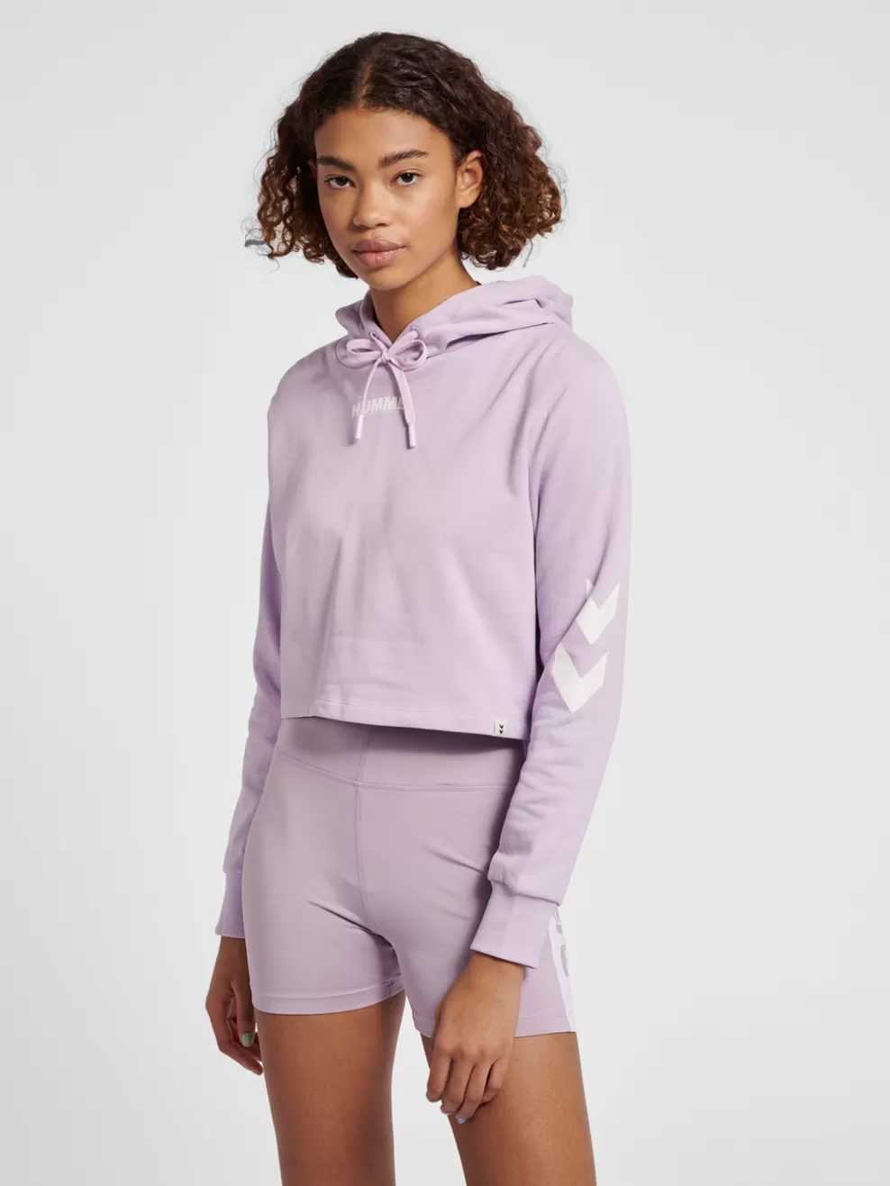 hmlLEGACY WOMAN CROPPED HOODIE*hummel Shop