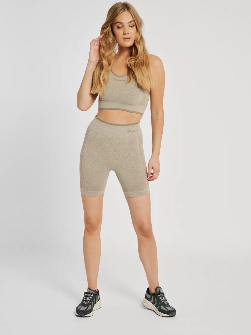 hmlMT UNA SEAMLESS MID WAIST SHORTS*hummel Hot