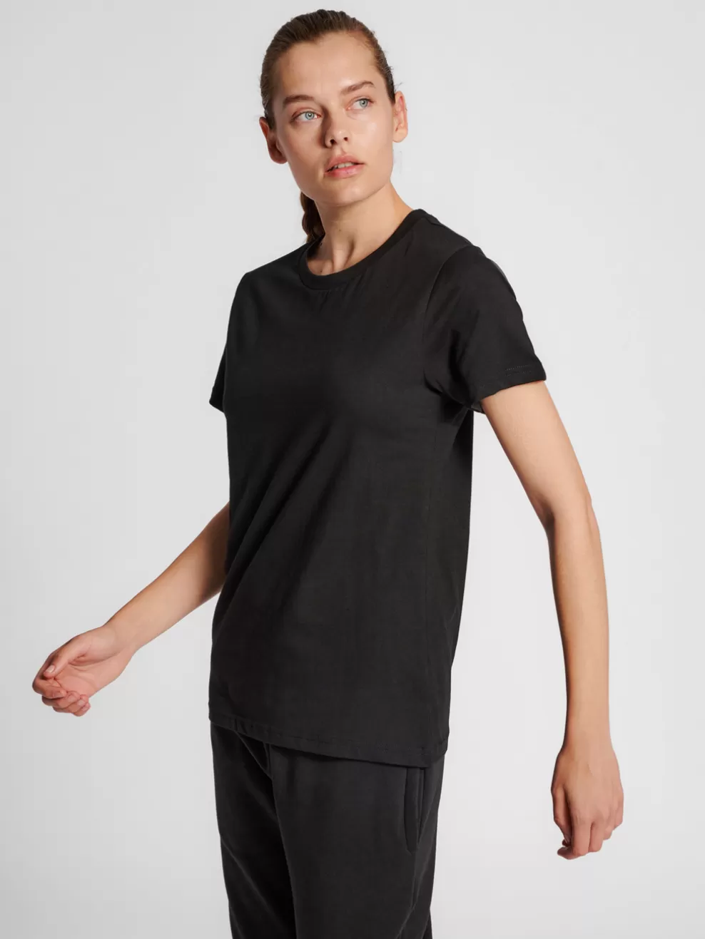 hmlRED BASIC T-SHIRT S/S WOMAN*hummel Outlet