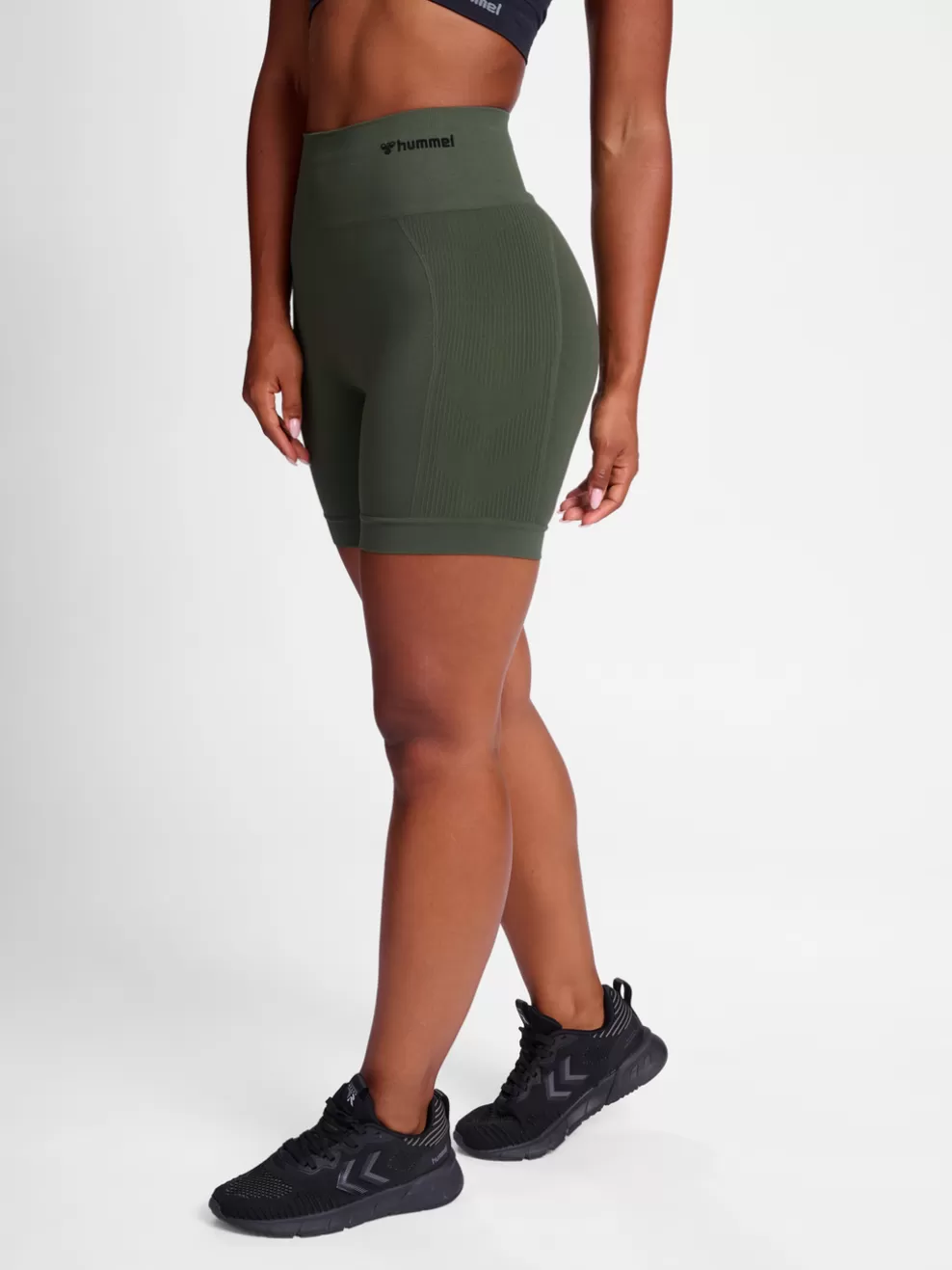 hmlTIF SEAMLESS SHORTS*hummel Best Sale