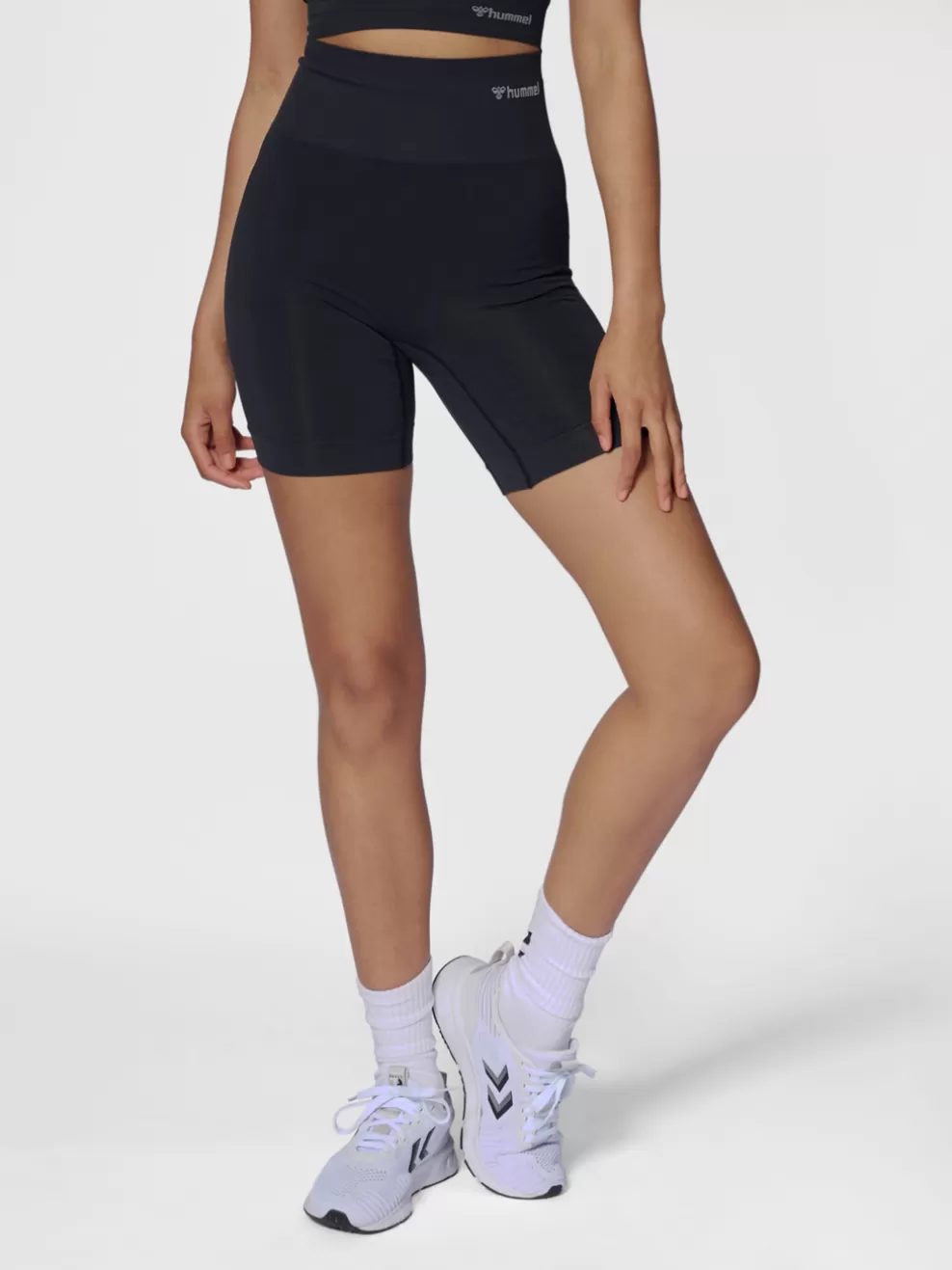 hmlTIF SEAMLESS SHORTS*hummel Fashion