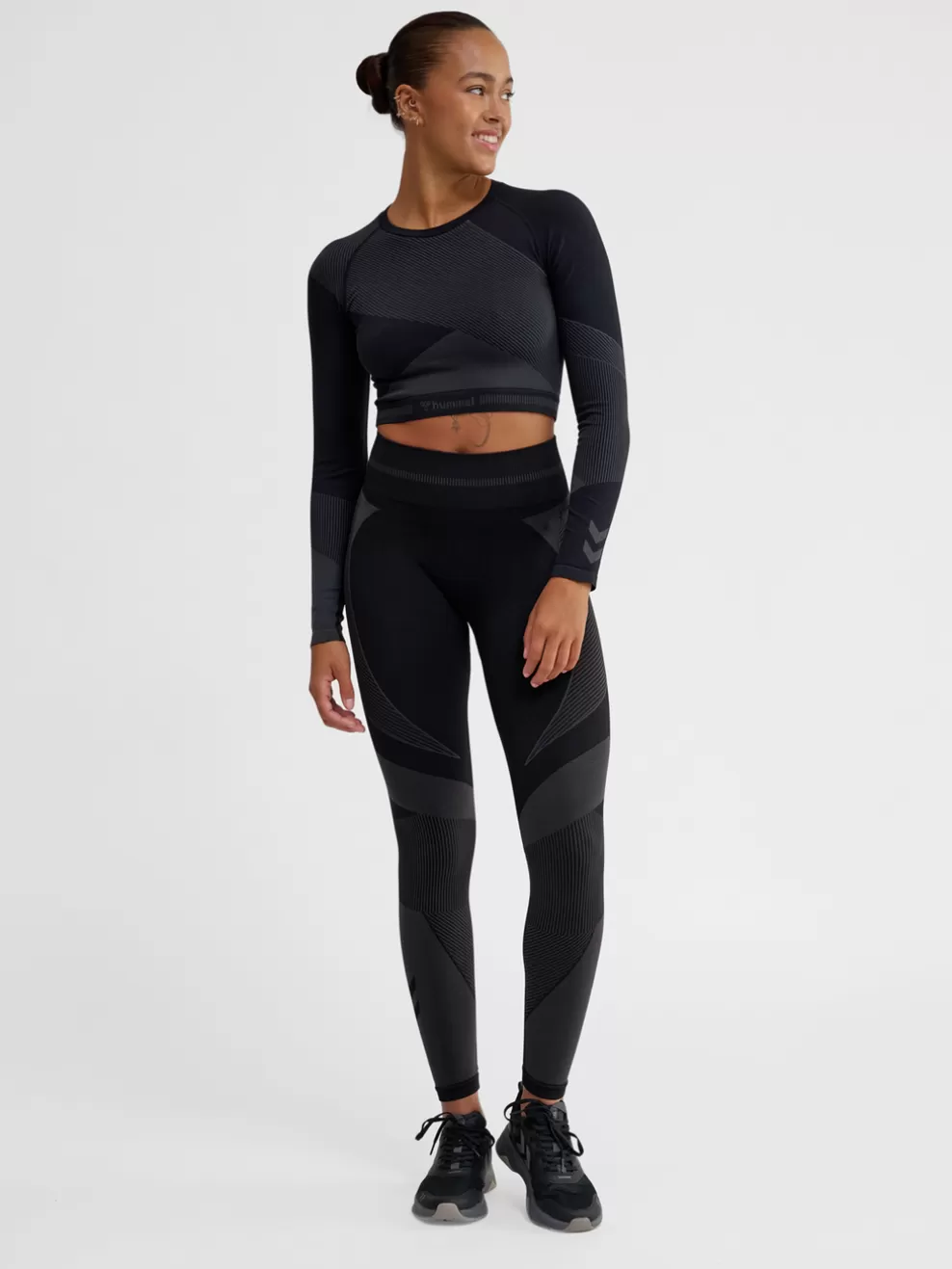 hmlUNITY SEAMLESS CROP T-SHIRT L/S*hummel Online