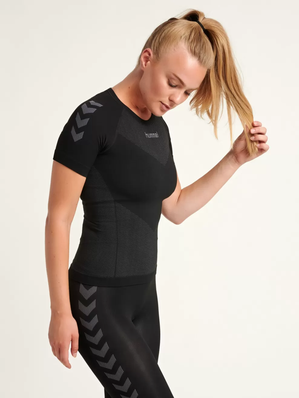 FIRST SEAMLESS JERSEY S/S WOMAN*hummel Best