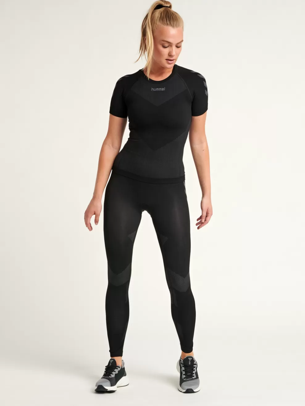 FIRST SEAMLESS JERSEY S/S WOMAN*hummel Best