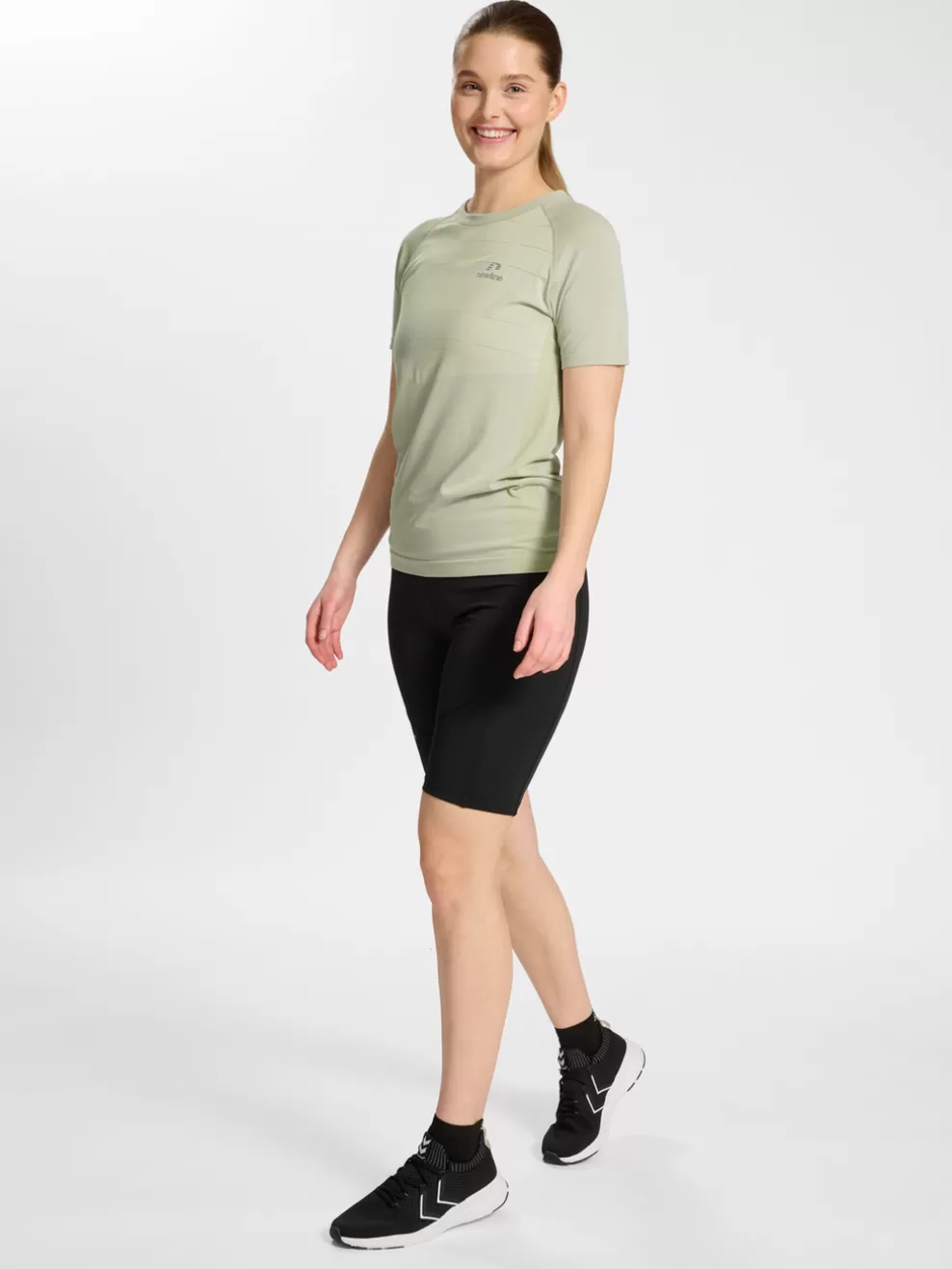 nwlRIVERSIDE SEAMLESS T-SHIRT S/S W*hummel Online